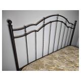 Stylish Metal Queen Size Bed Set Stylish Metal Queen Size Bed Set