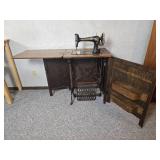 Breathtaking Antique Oak Sewing Cabinet & Machine - Free Sewing Machine Co. Breathtaking Antique Oak Sewing Cabinet & Machine - Free Sewing Machine Co.