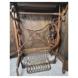 Breathtaking Antique Oak Sewing Cabinet & Machine - Free Sewing Machine Co. Breathtaking Antique Oak Sewing Cabinet & Machine - Free Sewing Machine Co.