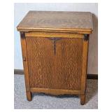 Breathtaking Antique Oak Sewing Cabinet & Machine - Free Sewing Machine Co. Breathtaking Antique Oak Sewing Cabinet & Machine - Free Sewing Machine Co.