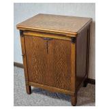 Breathtaking Antique Oak Sewing Cabinet & Machine - Free Sewing Machine Co. Breathtaking Antique Oak Sewing Cabinet & Machine - Free Sewing Machine Co.