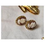 Brilliant Vintage Costume Jewelry Collection - Gold - (25) Brilliant Vintage Costume Jewelry Collection - Gold - (25)