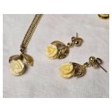 Brilliant Vintage Costume Jewelry Collection - Gold - (25) Brilliant Vintage Costume Jewelry Collection - Gold - (25)