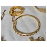 Brilliant Vintage Costume Jewelry Collection - Gold - (25) Brilliant Vintage Costume Jewelry Collection - Gold - (25)