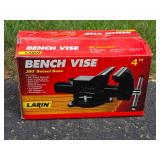 Larin 4" Bench Vise with 360 Degree Swivel Base Larin 4" Bench Vise with 360 Degree Swivel Base