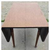 Drop leaf table