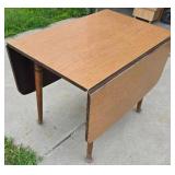 Drop leaf table