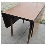 Drop leaf table