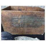 VINTAGE / ANTIQUE AMMO BOX W/ VINTAGE DECOY VINTAGE / ANTIQUE AMMO BOX W/ VINTAGE DECOY