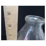 VINTAGE METAL  MILK CARRIER WITH 6 GLASS MILK BOTTLES VINTAGE METAL  MILK CARRIER WITH 6 GLASS MILK BOTTLES