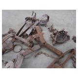 5 GALLLON BUCKET FULL O  ASSORTED TRAPS. 5 GALLLON BUCKET FULL O  ASSORTED TRAPS.