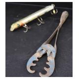 VINTAGE MUSKY LURE . VINTAGE FISH GAFF VINTAGE MUSKY LURE . VINTAGE FISH GAFF