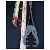 VINTAGE MUSKY LURE . VINTAGE FISH GAFF VINTAGE MUSKY LURE . VINTAGE FISH GAFF
