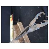 VINTAGE MUSKY LURE . VINTAGE FISH GAFF VINTAGE MUSKY LURE . VINTAGE FISH GAFF