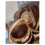 Basket/Kitchen Décor Lot Basket/Kitchen Décor Lot