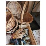 Basket/Kitchen Décor Lot Basket/Kitchen Décor Lot