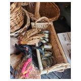 Basket/Kitchen Décor Lot Basket/Kitchen Décor Lot