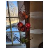 Basket/Kitchen Décor Lot Basket/Kitchen Décor Lot