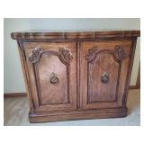 Thomasville Oak Expandable Buffet *Note Coon Rapids Pick Up Location* Thomasville Oak Expandable Buffet *Note Coon Rapids Pick Up Location*