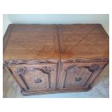 Thomasville Oak Expandable Buffet *Note Coon Rapids Pick Up Location* Thomasville Oak Expandable Buffet *Note Coon Rapids Pick Up Location*