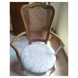 Thomasville Oak Table/Chairs Set *Note Coon Rapids Pick Up Location* Thomasville Oak Table/Chairs Set *Note Coon Rapids Pick Up Location*