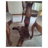 Thomasville Oak Table/Chairs Set *Note Coon Rapids Pick Up Location* Thomasville Oak Table/Chairs Set *Note Coon Rapids Pick Up Location*