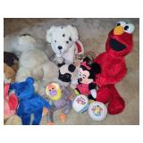 Lot of Assorted Stuffed Animals *Note Coon Rapids Pick Up Location* Lot of Assorted Stuffed Animals *Note Coon Rapids Pick Up Location*