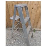 Pair of Aluminum Step Ladders Pair of Aluminum Step Ladders