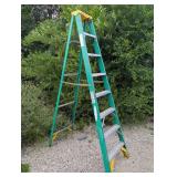 8 ft Fiberglass Step Ladder 8 ft Fiberglass Step Ladder