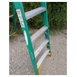 8 ft Fiberglass Step Ladder 8 ft Fiberglass Step Ladder