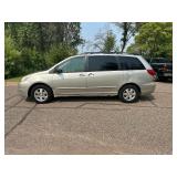 2004 TOYOTA SIENNA CE *2 Owner | 8 Passenger Van* (NO RESERVE)