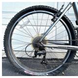 Specialized Rockhopper 26in Mountain Bike with Schwinn Saddle Bag