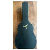 Harmony Classical Acoustic Guitar with Hard Case Model H5405