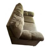 68-inch Slumberland Loveseat in Good Condition 68-inch Slumberland Loveseat in Good Condition