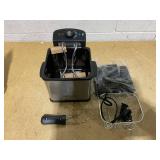 Elite Gourmet EDF-1607 800-Watt Mesh Basket 1.6 Quart / 6.5 Cup Oil Capacity, Electric Immersion Deep Fryer Elite Gourmet EDF-1607 800-Watt Mesh Basket 1.6 Quart / 6.5 Cup Oil Capacity, Electric Immersion Deep Fryer