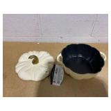 Smith & Clark 4QT Cast Iron Pumpkin Dutch Oven Smith & Clark 4QT Cast Iron Pumpkin Dutch Oven