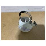 LENOX Butterfly Meadow 2-Quart Stainless Steel Kettle LENOX Butterfly Meadow 2-Quart Stainless Steel Kettle