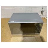COMMERCIAL CHEF 0.7 Cu Ft Microwave with 10 Power Levels, 700W Microwave with Digital Display COMMERCIAL CHEF 0.7 Cu Ft Microwave with 10 Power Levels, 700W Microwave with Digital Display