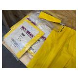 Lot of 4 - WET WEAR style: 65-200 Lot of 4 - WET WEAR style: 65-200