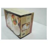 Holiday Charm Dinnerware NEW Gibson 20pc set