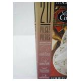 Holiday Charm Dinnerware NEW Gibson 20pc set