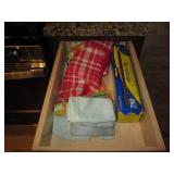 Glass bakeware and serving pieces w...