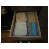 Glass bakeware and serving pieces w...