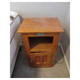Surewood Oak nightstand with open d...