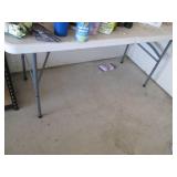 5ft folding Rubbermaid style table...