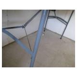 5ft folding Rubbermaid style table...