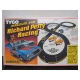 Vintage Tyco RICHARD PETTY Racing Set