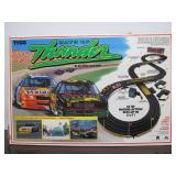 Vintage Tyco DAYS OF THUNDER Slot Car Racing Set w/4 Cars