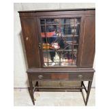 Mid Century Modern Hutch With Glass Doors and Great Storage Mid Century Modern Hutch With Glass Doors and Great Storage