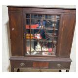 Mid Century Modern Hutch With Glass Doors and Great Storage Mid Century Modern Hutch With Glass Doors and Great Storage